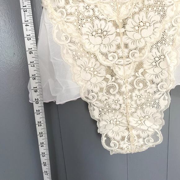 NEW Free People HAH White Blank Maid to Wear Fluttery Floral Lace Bodysuit S - Picture 4 of 7